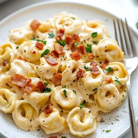 Tortellini Carbonara Tortellini Carbonara, How To Make Tortellini, Bacon Soup Recipes, Creamy Tortellini, Creamy Parmesan Sauce, Parmesan Cream Sauce, Bacon Soup, Indulgent Food, Italian Recipes Easy