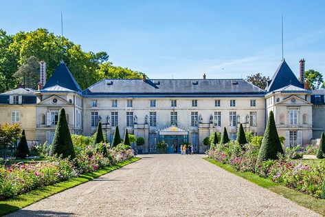 Chateau de Malmaison Chateau De Malmaison, Extravagant Homes, Chateau Versailles, French Castles, Historic Mansion, Chateau France, Loire Valley, Beautiful Castles, France Travel