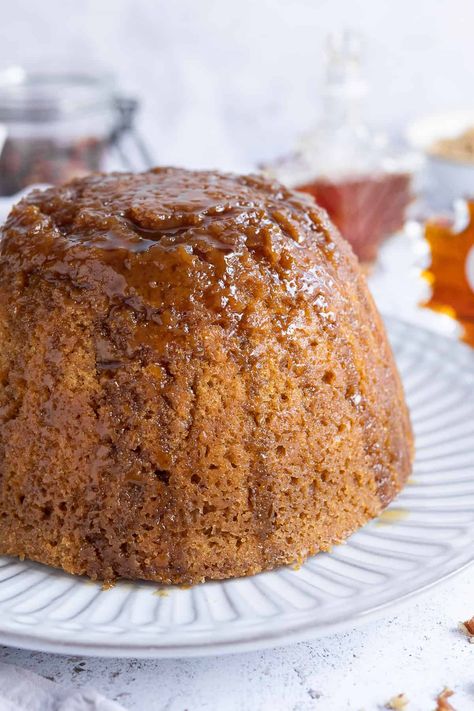 Vegan steamed maple syrup pudding – this easy vegan steamed sponge pudding is elevated by using pure maple syrup instead of the usual golden syrup. It is richly flavoured, easy to make and the ultimate in comforting puddings! Eggless and dairy-free. #vegandessert #eggless #dairyfree Steamed Pudding Recipe, Steamed Pudding, Vegan Pudding, Retro Desserts, Custard Desserts, Vegan Christmas, Golden Syrup, Syrup Recipe, Vegan Dessert Recipes