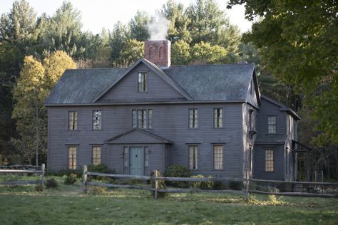 The Quest To Get Louisa May Alcott's World Just Right In 'Little Women' — Down To The Pink Ice Cream | The ARTery Orchard House Little Women, Tiny Colonial House, Little Women House Interior, Louisa May Alcott Aesthetic, Little Women House Aesthetic, Little Women Home Aesthetic, Little Women House, Federal House, Little Women 2019