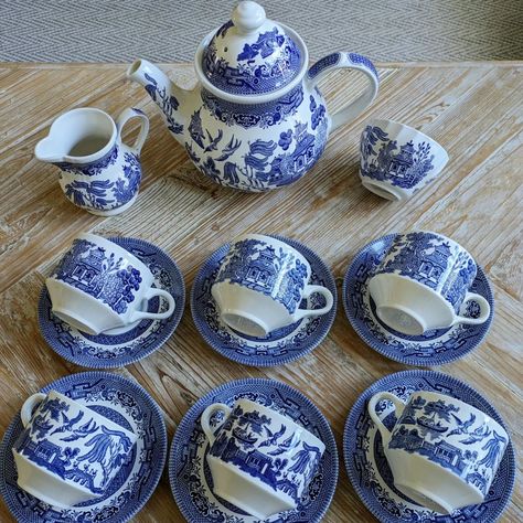 🌟 SOLD 🌟 Piece Churchill Willow Tea Set. In great condition without any chips, cracks or crazing. 6x Tea Cups 6x Saucers 1x Teapot 1x Sugar Bowl 1x Small jug #antiqueandvintagebynes #churchillwillow #blueandwhitetransferware Willow Tea, Churchill, Sugar Bowl, Tea Set, Tea Pots, Tea Cups, Chips, Conditioner, Bowl