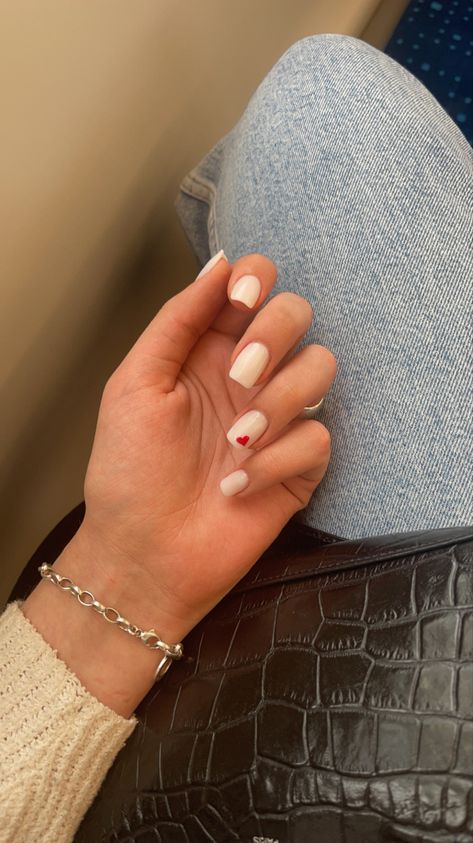 Cream Nails With Heart, Milk White Nails Design, Nails Design Heart, Creamy White Nails, Milk White Nails, Nails Heart, Nails Love, Cream Nails, Heart Nails