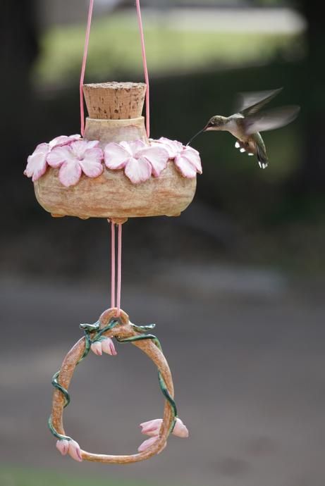 Add a little art to your garden the hummingbirds are sure to love! Let us make you a beautiful unique handmade hummingbird feeder! glass glazed. Diy Hummingbird Feeder, Bird Feeder Hangers, Bird Feeder Stands, Hummingbird Perch, Bird Feeder Craft, Hummingbird House, Easy Bird, Homemade Bird Feeders, Art Design Ideas