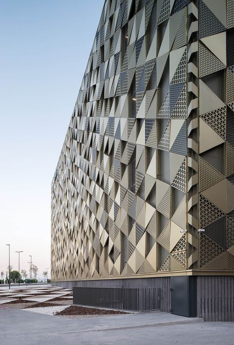 Mall Facade, Building Skin, Retail Facade, Metal Facade, Healthcare Architecture, Facade Architecture Design, Parametric Architecture, Centre Commercial, Building Facade