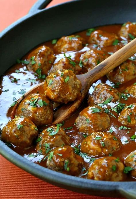 Make a whole bunch of these Pumpkin Glazed Cocktail Meatballs for your next party! Halloween, cocktail parties, tailgating or just a tasty family dinner! Meatballs Appetizer, Cocktail Meatball Recipes, Salmon Meatballs, Homemade Meatballs Recipe, Baked Meatball Recipe, Cocktail Meatballs, Glazed Meatballs, Appetizer Meatballs, Diy Easy Recipes