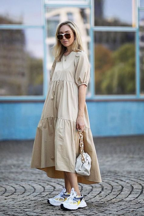 Dress And Sneakers Outfit, Chique Outfit, Outfit Chic, Oversized Dress, Beige Dresses, Maxi Dress Cotton, Mode Inspo, Sneakers Outfit, A Dress