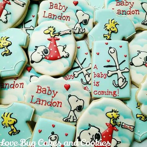 Snoopy baby shower cookies Snoopy Baby Shower Ideas, Snoopy Baby Shower Theme, Snoopy Cookies, Charlie Brown Baby, Snoopy Baby Shower, Snoopy Baby, Baby Boy Wreath, Peanuts Party, Peanut Baby Shower