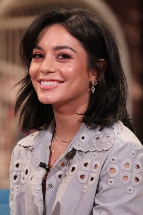 Lob Bangs, Vanessa Hudgens Short Hair, Vanessa Hudgens Hair, Brunette Lob, Short Celebrities, Celebrity Short Hair, Vanessa Hudgens Style, Celebrity Haircuts, Jenna Dewan