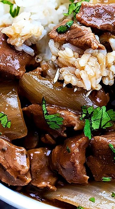 Beef And Gravy, Slow Cooker Recipes Beef, Slow Cooker Beef Stew, Beef And Rice, Crockpot Dishes, Crockpot Beef, Warm Bed, Crock Pot Slow Cooker, Slow Cookers