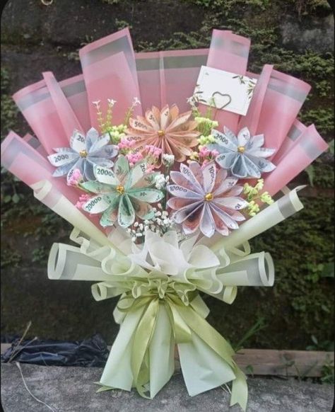 Korean Money Bouquet, Creative Bouquet Ideas Unique, Bucket Uang 5 Ribu, Money Bucket Flower, Diy Money Bouquet Ideas, Bouqet Uang, Money Bouquet Aesthetic, Bucket Money, Money Buket