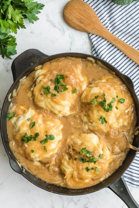 How to Make French Onion Chicken Bake French Onion Chicken Skillet, French Onion Chicken Bake, Onion Chicken Bake, Baked Chicken Breast Recipes, Easy Baked Chicken Breast Recipes, Chicken Bake Recipe, Easy Baked Chicken Breast, French Onion Chicken, Chicken Skillet