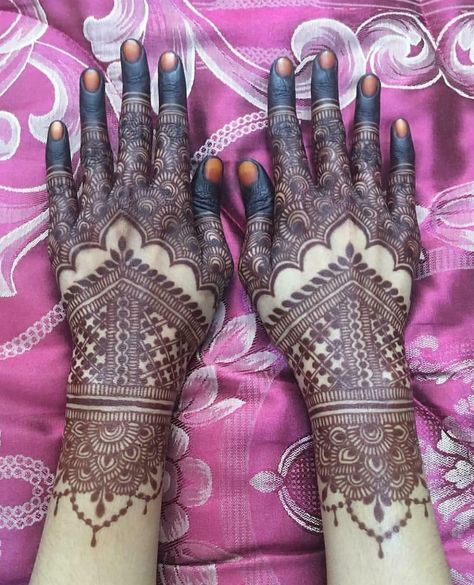 Mehendi Hacks, Nail Mehendi, Mehndi Designs Dulhan, Trendy Mehndi Designs, Henna Inspiration, Henna Color, Mickey Nails, Modern Mehndi Designs, Back Hand Mehndi Designs