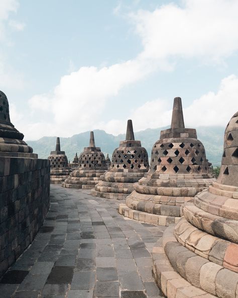 (2/3) - At Borobudur, the largest Buddhist Temple in the world. Swipe to see some of the architecture there. It's only 1220 years old. #Borobudur #BuddhistTemple #AncientMonument #IndonesiaHeritage #Yogyakarta #HistoricalSite #CulturalWonder #TempleTour #SoutheastAsia #UNESCOWorldHeritage #UNESCO Borobudur Temple, Buddhist Temple, Yogyakarta, Unesco World Heritage, Historical Sites, Southeast Asia, Java, Monument, Temple