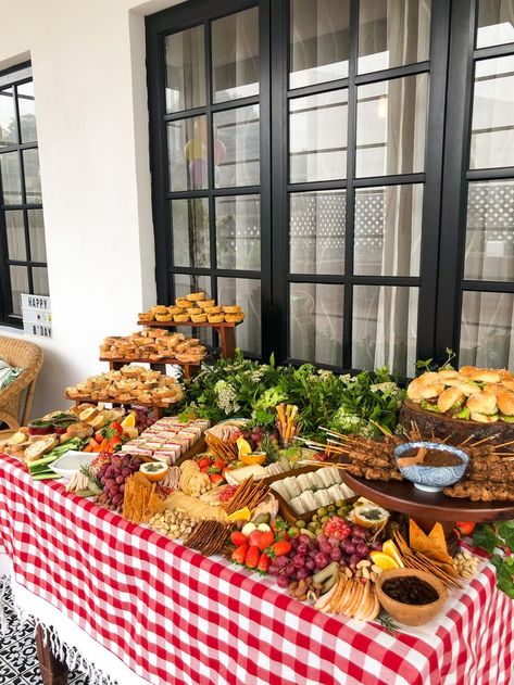 Themed Grazing Table, Catering Sandwiches, Grazing Platter Ideas, Sandwich Station, Charcuterie Picnic, Birthday Catering, Food Display Table, Catering Food Displays, Sandwich Bar