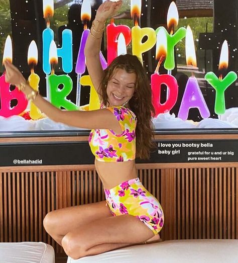 BELLA HADID 🍷 on Instagram: “love this picture of her🥺🖤” Looks Rihanna, Isabella Hadid, Baby Bells, Birthday Babe, Hadid Sisters, Bella Hadid Outfits, It S My Birthday, Festa Party, Bday Girl