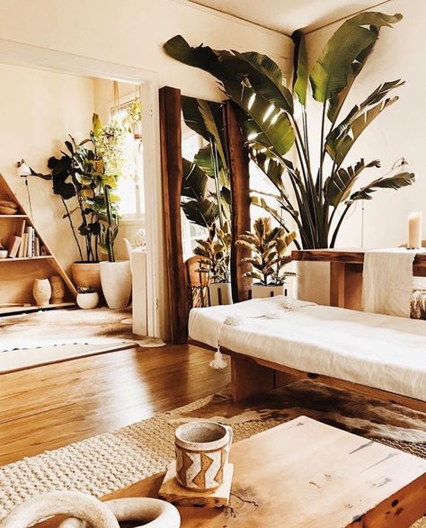 Deco Spa, Lots Of Plants, California Living, Deco Nature, Hygge Decor, Meditation Room, Styl Boho, Bohemian Home, Cozy Living Rooms