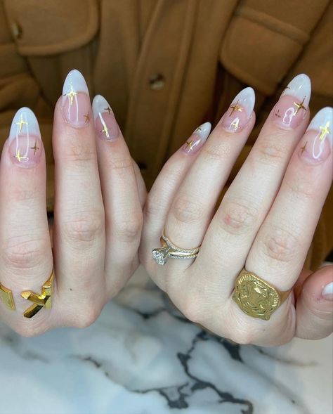 Neutral Nail Gold Accent, Gold Star French Nails, French Nails Accent Nail, French Nails With Gold Stars, Gold Nail Aesthetic, Girly French Nails, Funky Gold Nails, Simple Nails With Gold Accent, White French Tip With Gold Stars