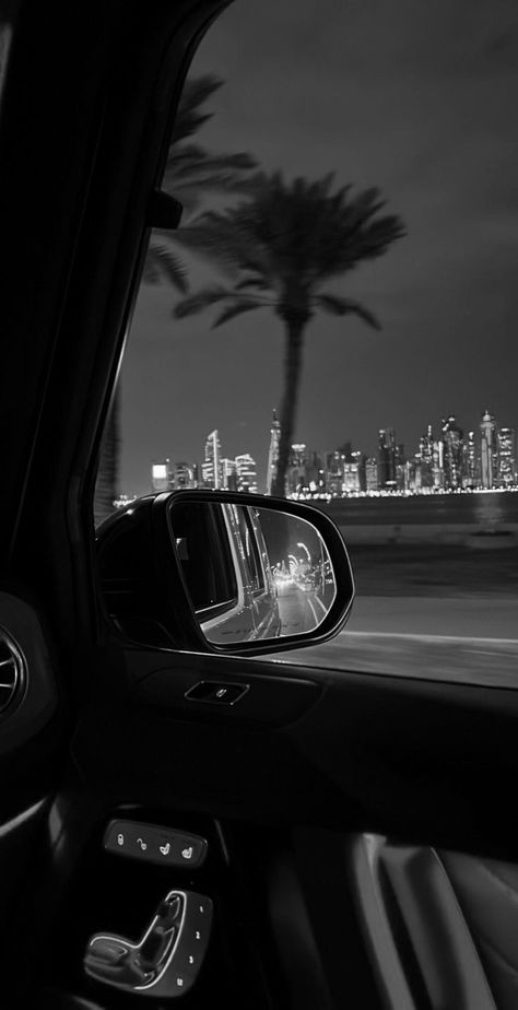 Luxury Black Asthetics, Black And White Classy Aesthetic, Black City Aesthetic Wallpaper, Black And White Aesthetic City, Dark Elegant Wallpaper, Black And White Luxury Aesthetic, Car Asthetics Photos, Black Asthetics Photos, Black Vogue