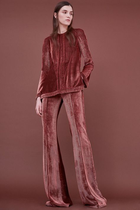 J. Mendel Pre-Fall 2018 Fashion Show Collection Fashion Make Up, Mode Turban, Velvet Fashion, Velvet Pants, Fashion 2018, Fashion Show Collection, Inspiration Mode, Pre Fall, Velvet Dress