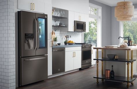 Kitchen Cabinets With Black Appliances, Black Stainless Steel Appliances, Black Stainless Appliances, Black Stainless Steel Kitchen, Black Appliances Kitchen, Kitchen New York, Balkon Design, Outdoor Kitchen Appliances, Blue Kitchen Cabinets