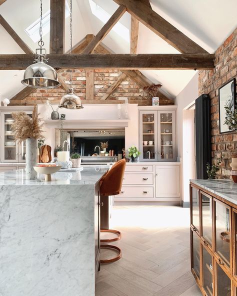 Barn Conversion Interiors, Lovely Sunday, Barn Kitchen, Barn Interior, Dream Barn, Cottage Interiors, Barn Conversion, Dream House Interior, Kitchen Designs