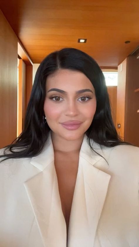 Kylie Instagram, Kylie Jenner Hair, Estilo Kylie Jenner, House Clothes, King Kylie, Kardashian Jenner, Hailey Bieber, Rare Photos, Look Alike