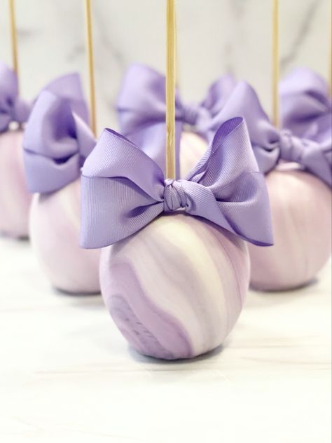 Purple Party Favors Ideas, Light Purple Cake Pops, Lavender Treat Table, Purple Treats Desserts, Purple Food Ideas, Lavender Birthday Party Ideas, Lavender Cake Pops, Purple Treats, Purple Dessert Tables