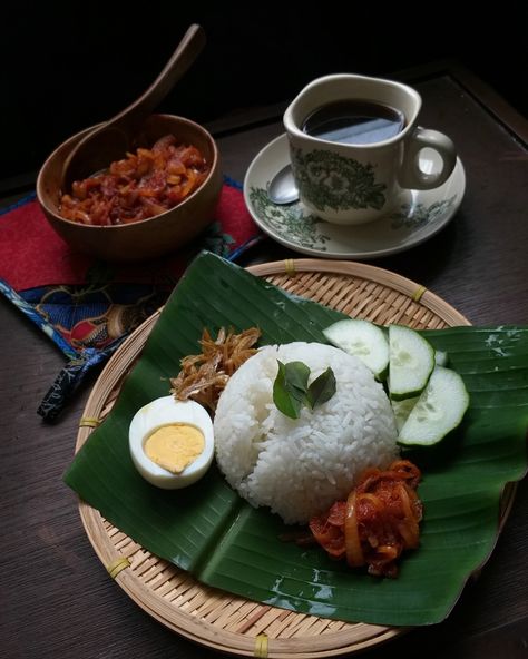 Nasi Lemak Aesthetic, Food Top View, Lunch Homemade, View Aesthetic, Unorganized Idea, Nice Food, Food Aesthetics, Nasi Lemak, Japanese Snacks