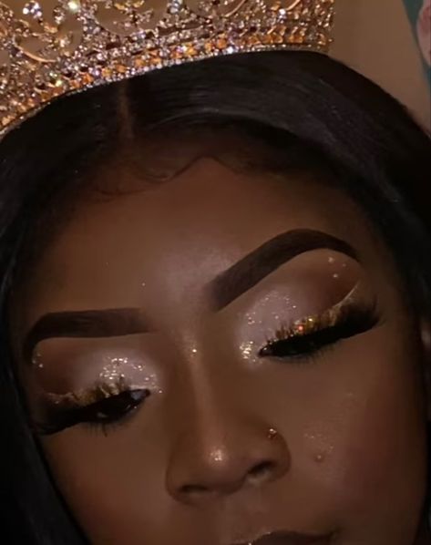 Make Looks For Prom, 16 Birthday Makeup, New Years Makeup Ideas Black Women, Gold Diamond Makeup Looks, White And Gold Makeup Looks, Gold Makeup Looks Black Women Prom, Gold Birthday Makeup, Oscars Makeup Looks, Simple Birthday Makeup