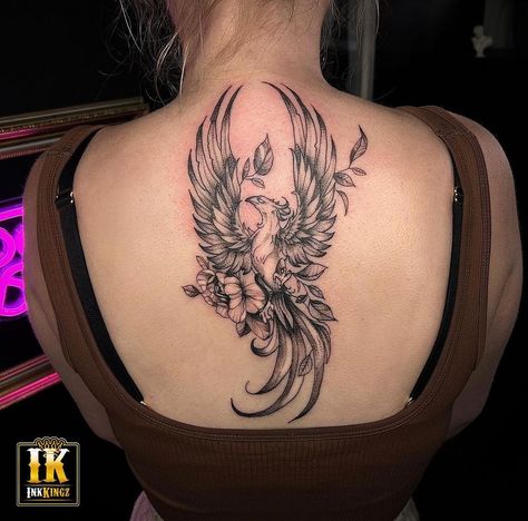 38 Beautiful And Classy Back Tattoo Ideas For Women Women Back Tattoos Classy, Middle Of Back Tattoo, Back Tattoo Ideas For Women, Pet Portrait Tattoos, Phoenix Back Tattoo, Feminine Back Tattoos, Back Tattoo Ideas, Small Back Tattoos, Cool Back Tattoos