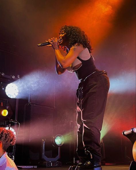 Sza Performing, Solana Rowe, Sza Singer, I Love Mommy, H.e.r Lyrics, Halle Bailey, Normal Girl, Celebrity Wallpapers, Drew Barrymore