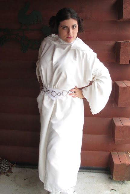 DIY BEDSHEET PRINCESS LEIA COSTUME (A Tutorial) Homemade Princess Leia Costume, Princess Leia Hoth Costume Diy, Leia Hoth Costume, Diy Princess Leia Costume, Leah Costume Star Wars, Diy Bedsheet, Kids Star Wars Costumes, Princess Leia Costume Diy, Sheet Costume