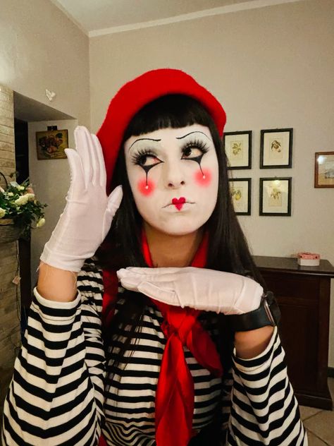 20’s mime makeup ❤️🖤🤍 Mime Woman Costume, Female Mime Makeup, Halloween Mime Costume, Halloween Costumes Mime, Mime Halloween Makeup, Halloween Mime Makeup, Cute Mime Costume, French Clown Makeup, Mime Clown Makeup