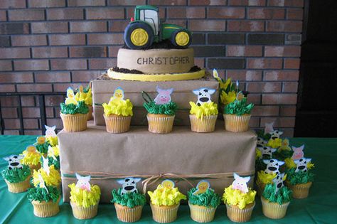 John Deere Cupcakes, John Deere Tractor Cake, Digger Birthday Cake, Cake With Matching Cupcakes, Tractor Cupcakes, John Deere Cake, John Deere Birthday Party, John Deere Baby, John Deere Birthday