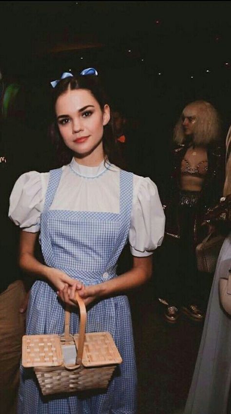 Dorothy Costume Aesthetic, Modest Costumes, Dorothy Halloween Costume, Modest Halloween Costumes, Most Creative Halloween Costumes, Iconic Halloween Costumes, Halloween Costumes 2022, Dorothy Costume, Classy Halloween Costumes