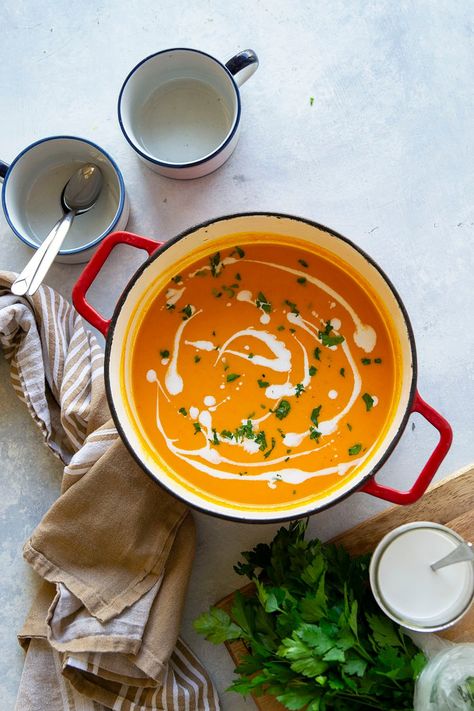 Silky butternut squash and flavorful roasted red peppers are an incredibly combo in this creamy coconut milk butternut squash soup. - fast to throw together and vegan-friendly! Soup Coconut Milk, Soup Store, Red Pepper Recipes, Roasted Red Pepper Soup, Cut Butternut Squash, Pepper Recipes, Squash Vegetable, Red Pepper Soup, Thai Coconut