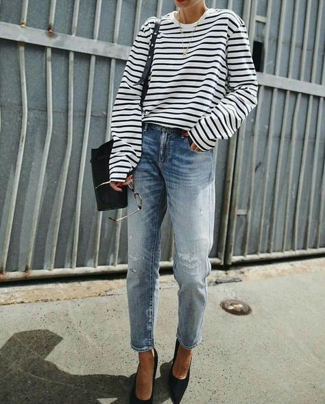 cd0dce8fca267bf1fb86cf43e18d5598desc34370897ri Shirt Ootd, Style Désinvolte Chic, Mode Tips, Fav Color, Jeans Collection, Blazer Outfit, Fashion Wishlist, Stripe Top, Office Attire