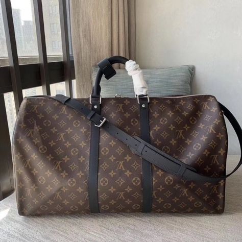 Artsy Bag, Leather Street Style, Replica Louis Vuitton, Fine Writing Instruments, Green Handbag, Louis Vuitton Keepall, Perfect Bag, Lv Bag, Selling Jewelry