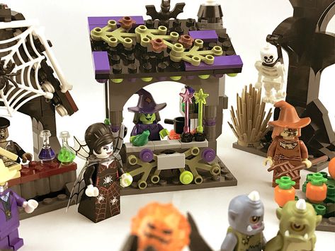 Lego Haunted House, Lego Master Builder, Halloween Lego, Harry Potter Diy Decorations, Lego Candy, Halloween Train, Lego Building Ideas, Lego Halloween, Lego Designs