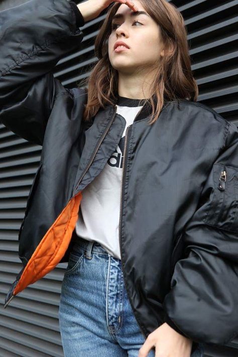 Black Bomberjack Outfit Aesthetic, Korea Outfit, Pilot Jacket, Shannen Doherty, Japan Outfit, Fandom Fashion, Street Fashion Men Streetwear, Crop Top Outfits, Bomber Jackets