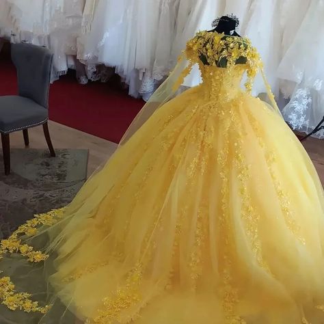 Quinceanera Dresses With Cape, Yellow Quinceanera Dresses, Yellow Quinceanera, Tulle Train, Sweet 16 Themes, Photography Dress, Dress Layered, Corset Back, Sweet 15