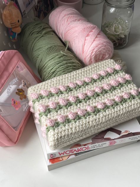 Crochet Book Cover, Crochet Tulip, Crochet Unique, Crochet Case, Confection Au Crochet, Laptop Cover, Crochet Business, Crochet Fashion Patterns, Fun Crochet Projects