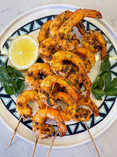 Bbq Prawns Skewers, Prawn Side Dish, Bbq Prawns, Prawn Skewers, Toothpick Appetizers, Grilled Prawns, Sweet Paprika, Caprese Pasta, Prawn Recipes