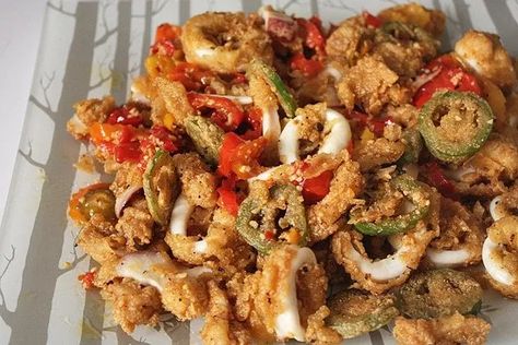 Calamari with Hot Peppers Appetizers Seafood, Capital Grille, Hot Pepper Recipes, Calamari Recipes, Fried Calamari, Italian Appetizers, Seafood Appetizers, Hot Peppers, Stuffed Banana Peppers