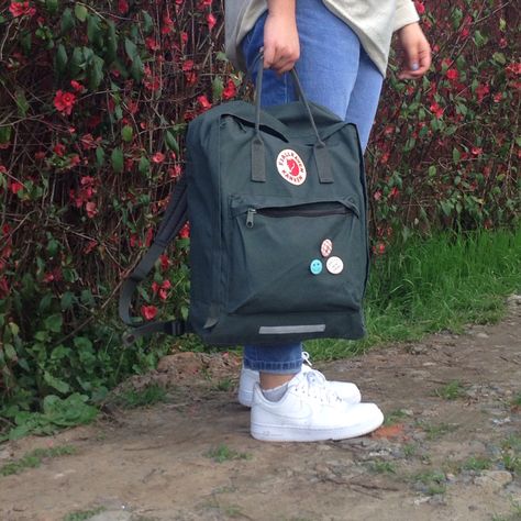 Kånken Big #ForestGreen Fjallraven Kanken Backpack Big, Kanken Forest Green, Cute Teacher Outfits, Dream Bags, Uni Outfits, Teacher Outfits, Christmas Gifts For Mom, Kanken Backpack, Fjallraven Kanken