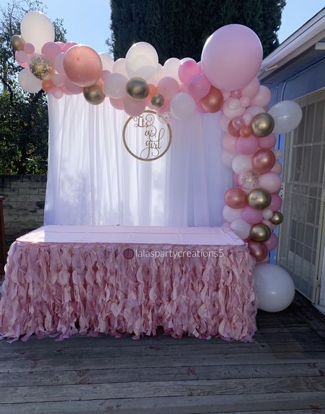 Pink Cake Table Ideas, Pink Cake Table, Baby Shower Balloon Backdrop, Baby Shower Backdrop Ideas Girl, Backdrop Cake Table, Small Baby Shower Ideas, Cake Table Backdrop, Baby Shower Cake Table, Pink Baby Shower Decorations