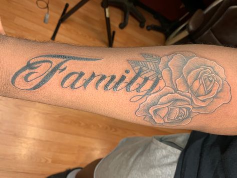 Forearm tattoo with family and roses Family Tattoos With Roses, Family And Roses Tattoo Design, Men’s Forearm Tattoo Ideas Family, Name Tattoo With Roses Forearm, Family First Tattoo For Men Forearm, Family 1st Tattoo, Rose Familia Tattoo, Family Tattoos Forearm, Family Rose Tattoo For Men