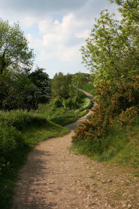 Hills Aesthetic, No Good Deed Goes Unpunished, No Good Deed, Malvern Hills, Walking Trail, Farm Lifestyle, Country Walk, Countryside House, Ocean Wallpaper