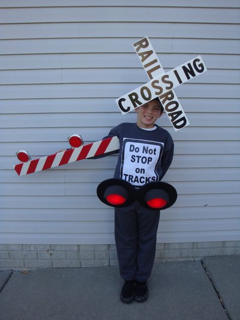 Costume Crafty: How to make a railroad crossing Halloween costume #costume #railroad #halloween #homemade Halloween Kostüm Baby, Easy Homemade Halloween Costumes, Halloween Costumes For Big Kids, Train Costume, Costume Contest Winner, Railroad Crossing Signs, Training Outfit, Railroad Crossing, Hallowen Ideas