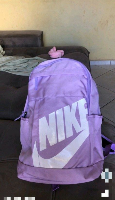 Nike Backpack Aesthetic, Cute Backpacks For Highschool, Nike School Backpacks, Mochila Louis Vuitton, Highschool Backpack, Nike Backpacks, Nike Bags Backpacks, Girly Backpacks, Mochila Nike